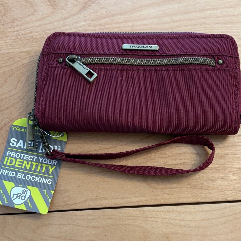 NWT Travelon Burgundy Zip-Front Wristlet Wallet